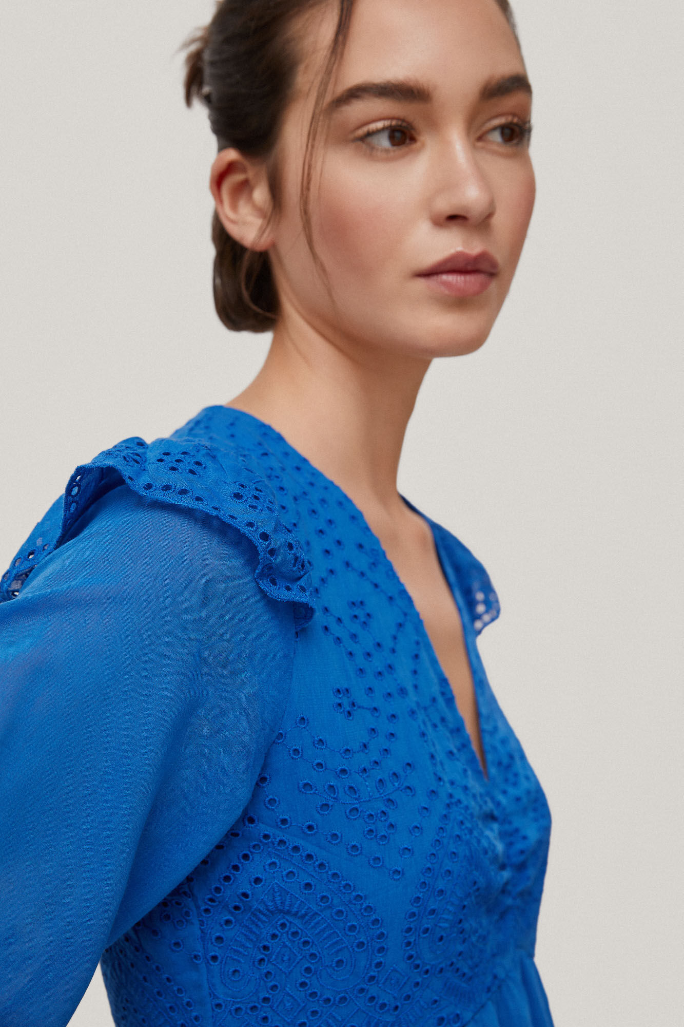 Vestido bordado em viscose e algodão - Turquesa