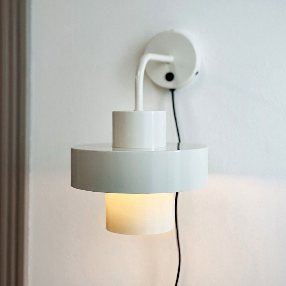 VEGGLAMPE DYBERG LARSEN STOKE HVIT