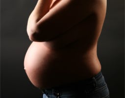 Babybauch-Fotoshooting bei Düsseldorf als Geschenk