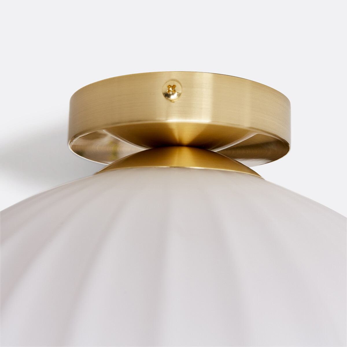 LA REDOUTE INTERIEURS<br>Luminária de teto em latão e vidro opalino, Amia