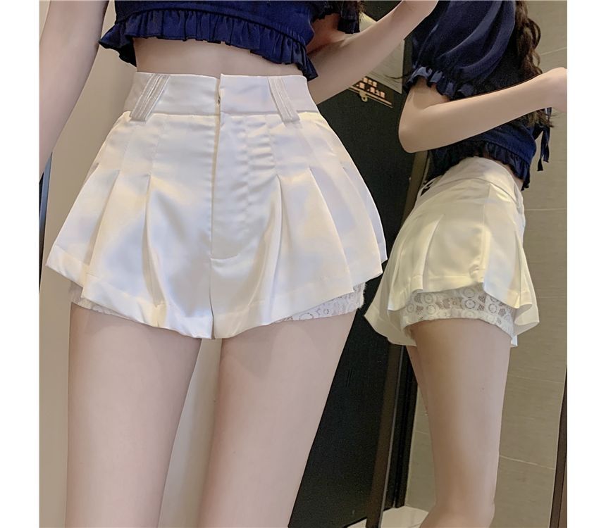 WOW!NITE - Shorts met kanten paneel en hoge taille