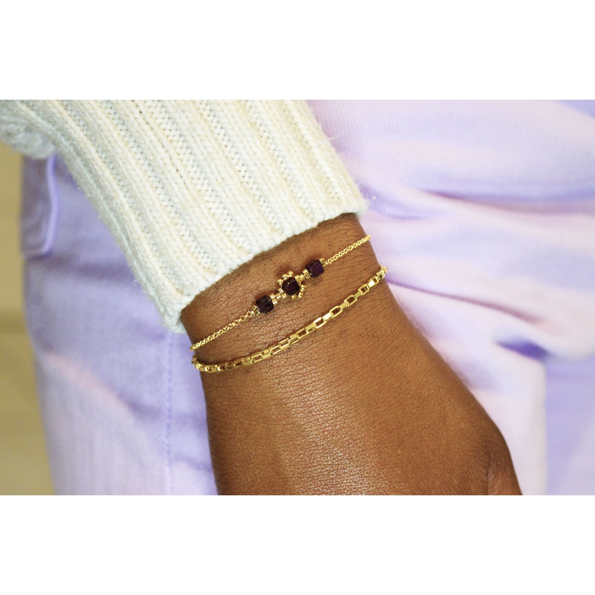 Bracelet  fin orné d une perle semi-precieuse  de Améthyste tissée