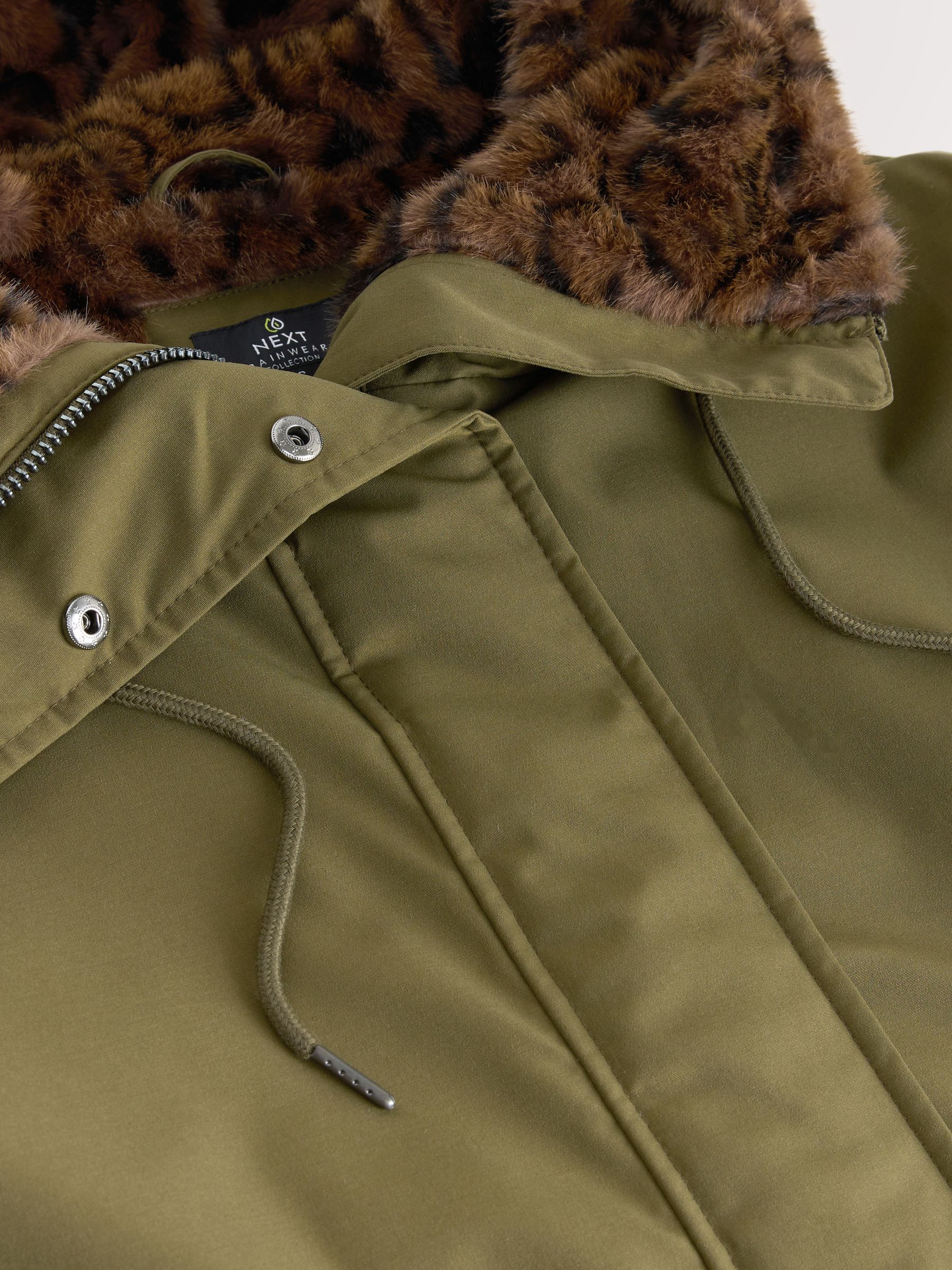 Kakigroen - Parka met imitatiebontvoering met dierenprint