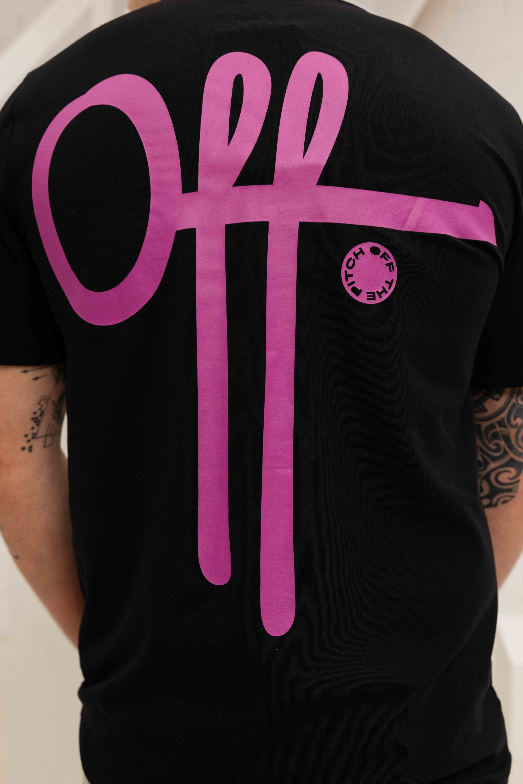 Off The Pitch Fullstop Slim Fit T-Shirt Heren Zwart/Paars