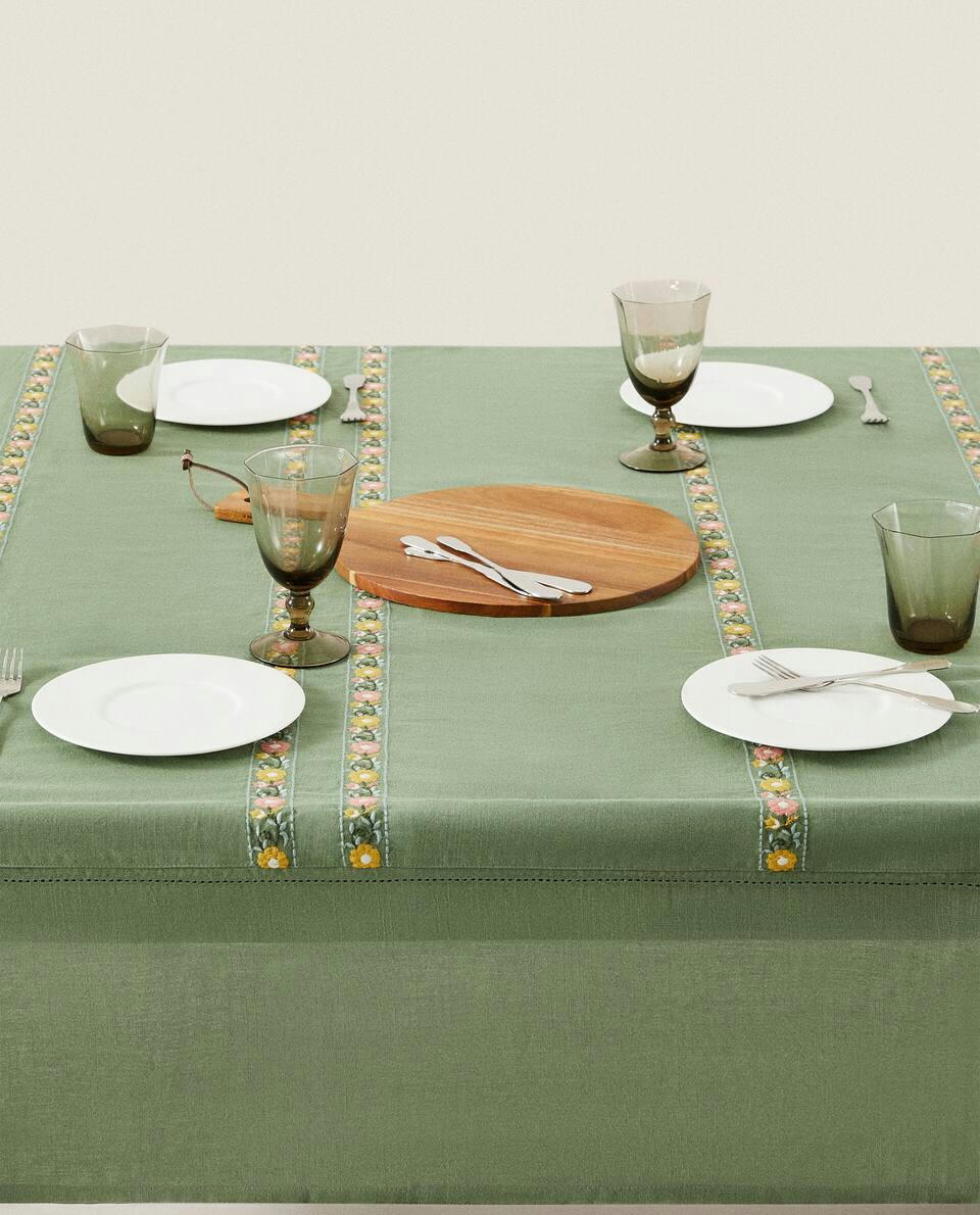 TOALHA DE MESA DE ALGODÃO BORDADA