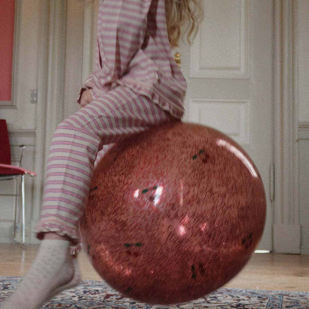 konges sløjd skippybal met glitters - cherry - 50 cm