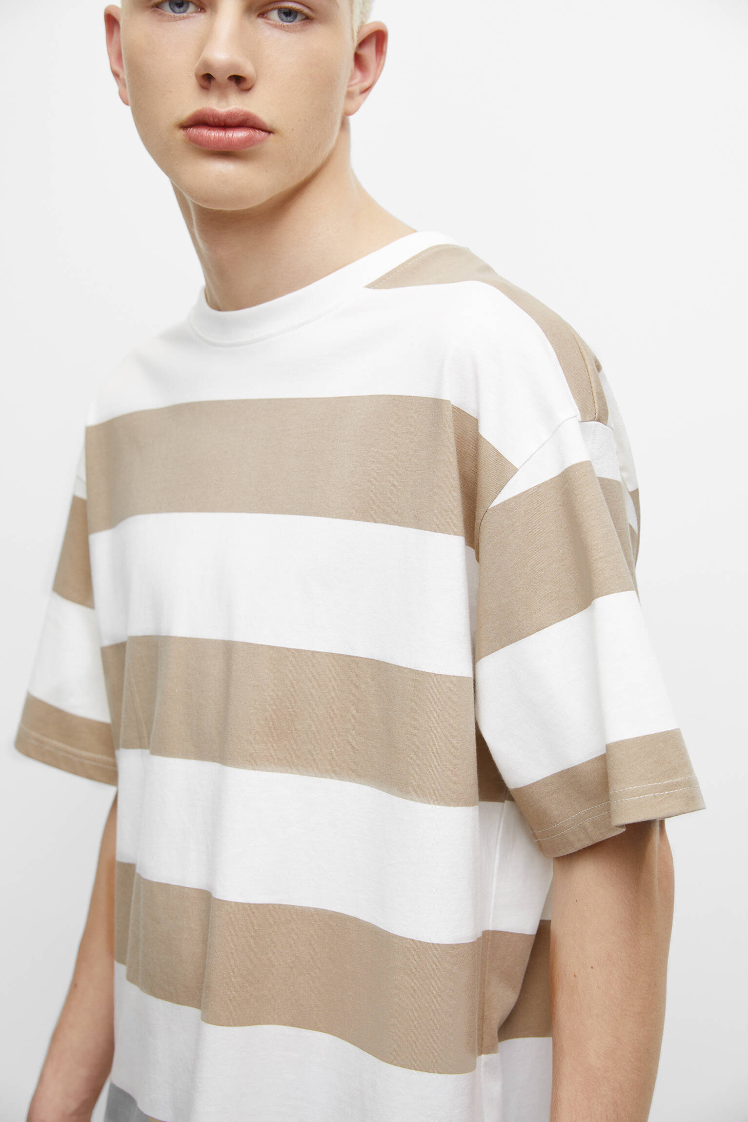 CAMISETA LISTRADA DE MANGA CURTA - AREIA