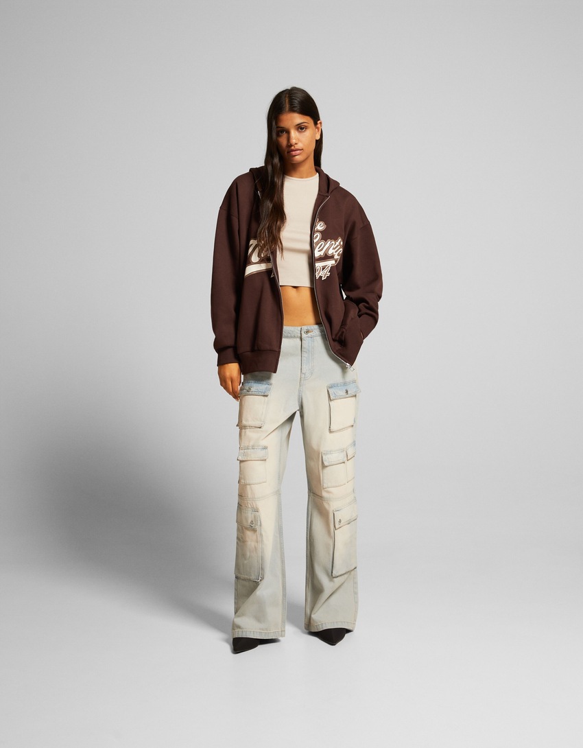 Moletom oversized com zíper e estampa