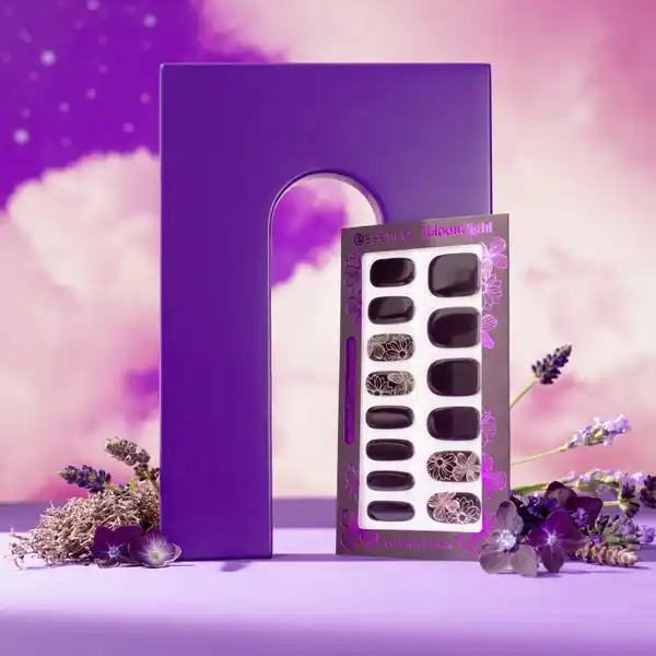 In the bloom'light gel-effect nail foils 01 Moonflowers Are My Favorite