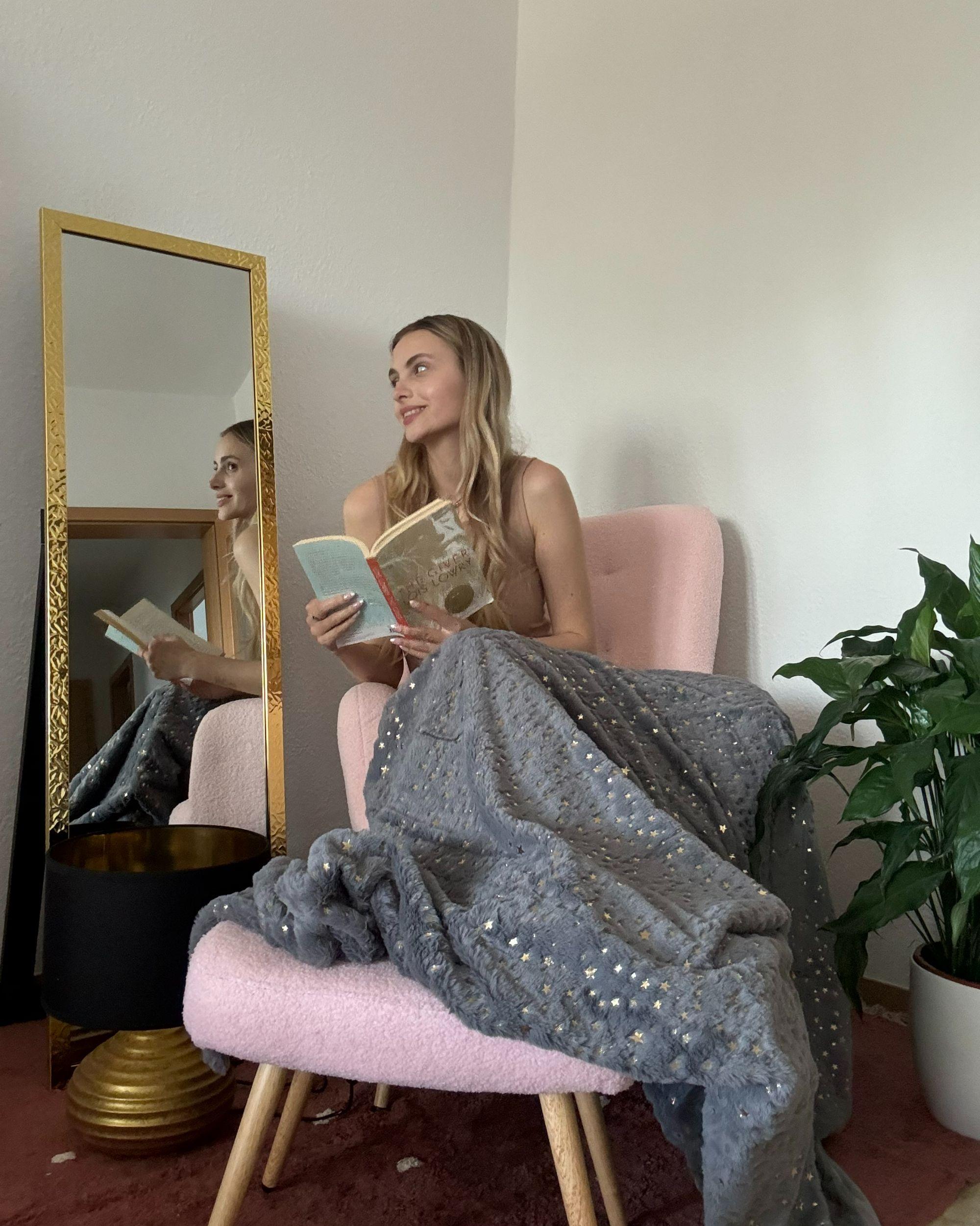 Oorfauteuil VEJLE met voetenbank Bouclé Pastelroze
