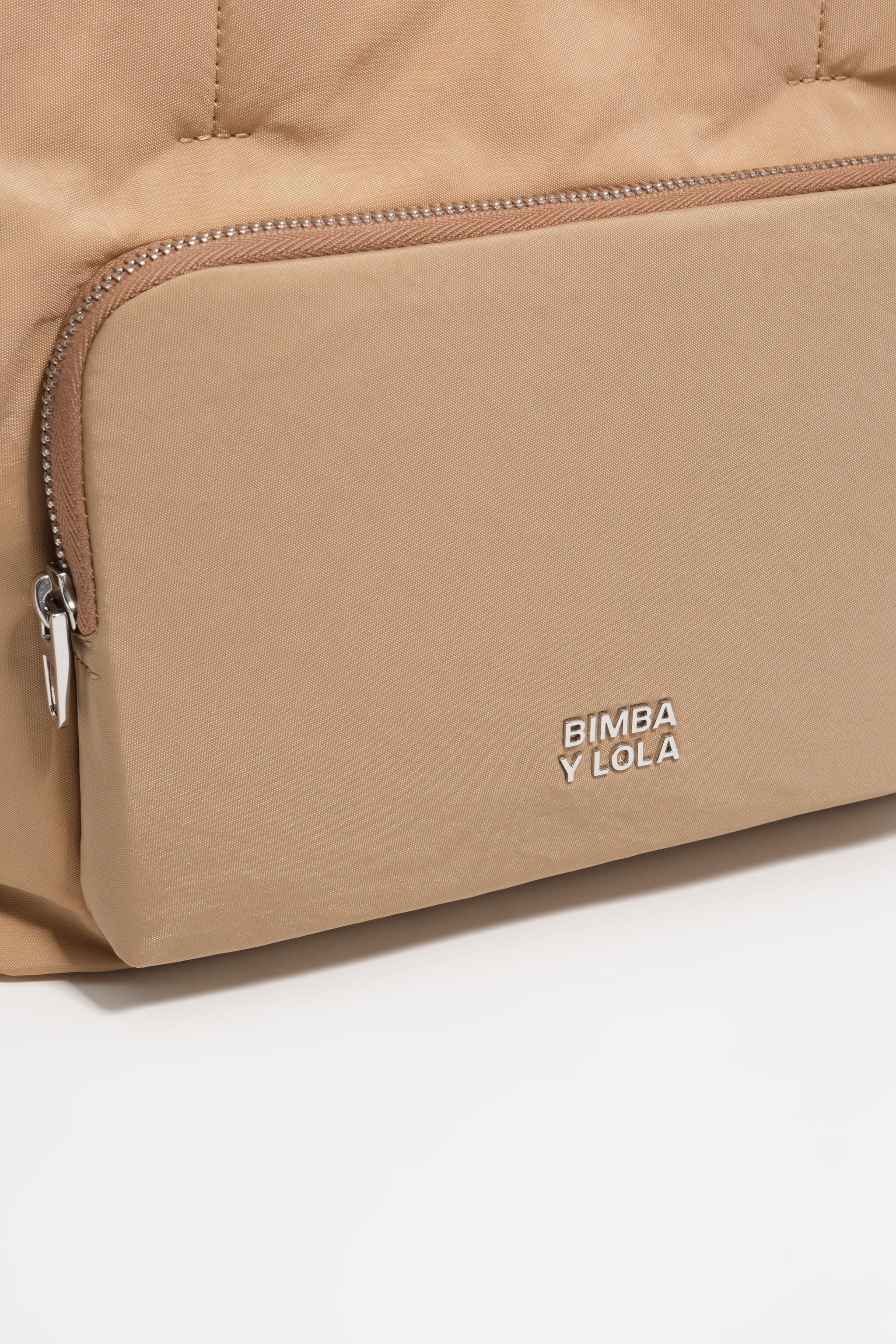 Bolsa de bolso média em náilon cor camelo