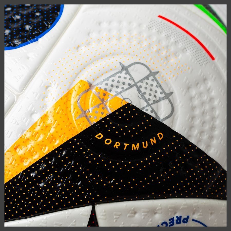 adidas Ballon FUSSBALLLIEBE Pro EURO 2024 Ballon de Match - Blanc/Noir/Bleu