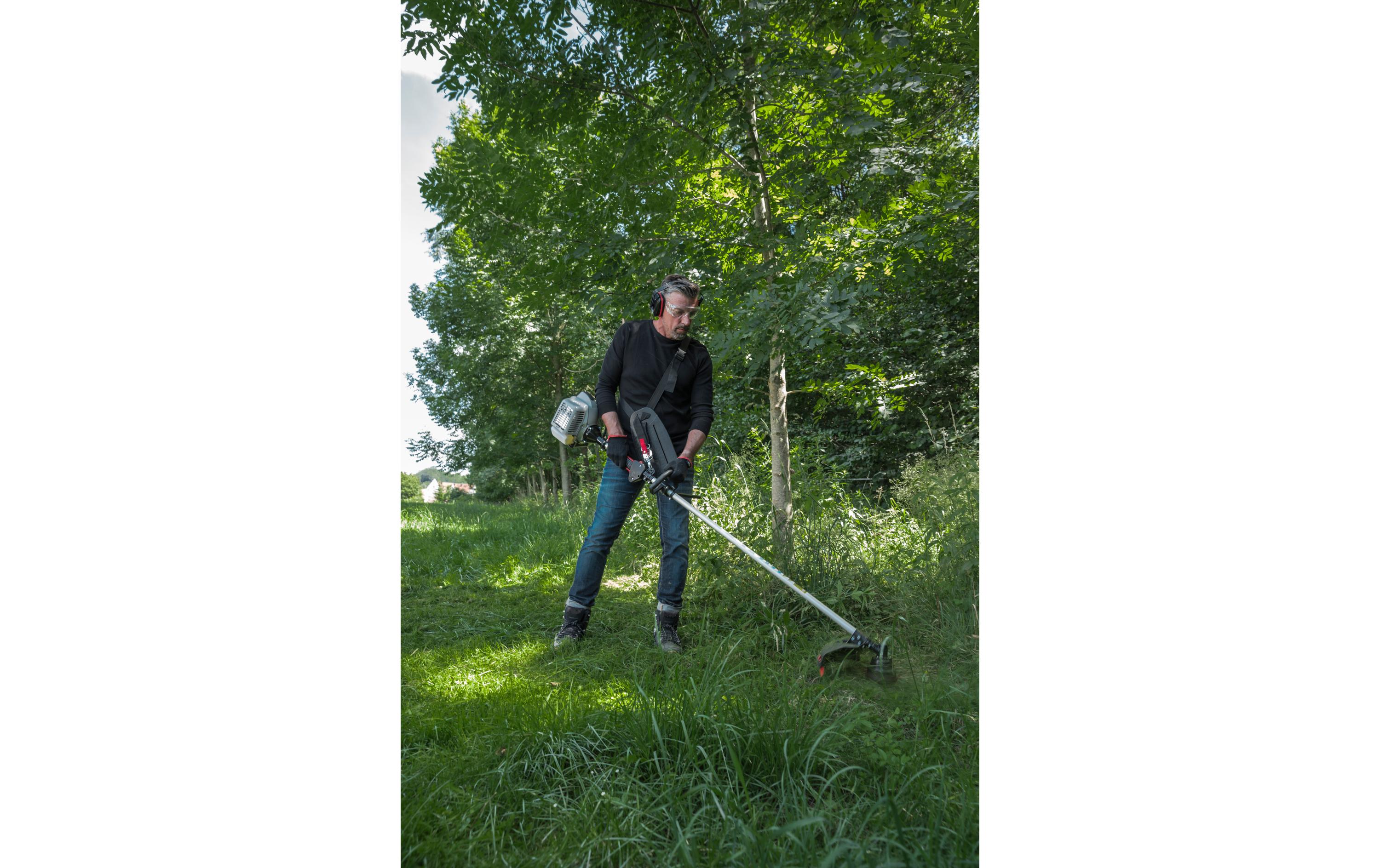 Benzin-Motorsense BC 330 L<br>Motorsense mit Fadenkopf und Messer