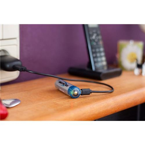 Wiederaufladbare 3.6 Volt 3250mAh 18650 Akku Flachkopf Batterie mit Micro USB Ladeanschluss (1307-0003)