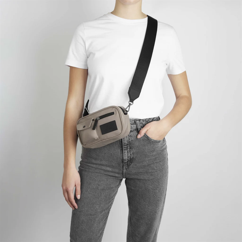 Markberg  DarlaMBG Recycled crossbodytaske, small - Grey Taupe/sort