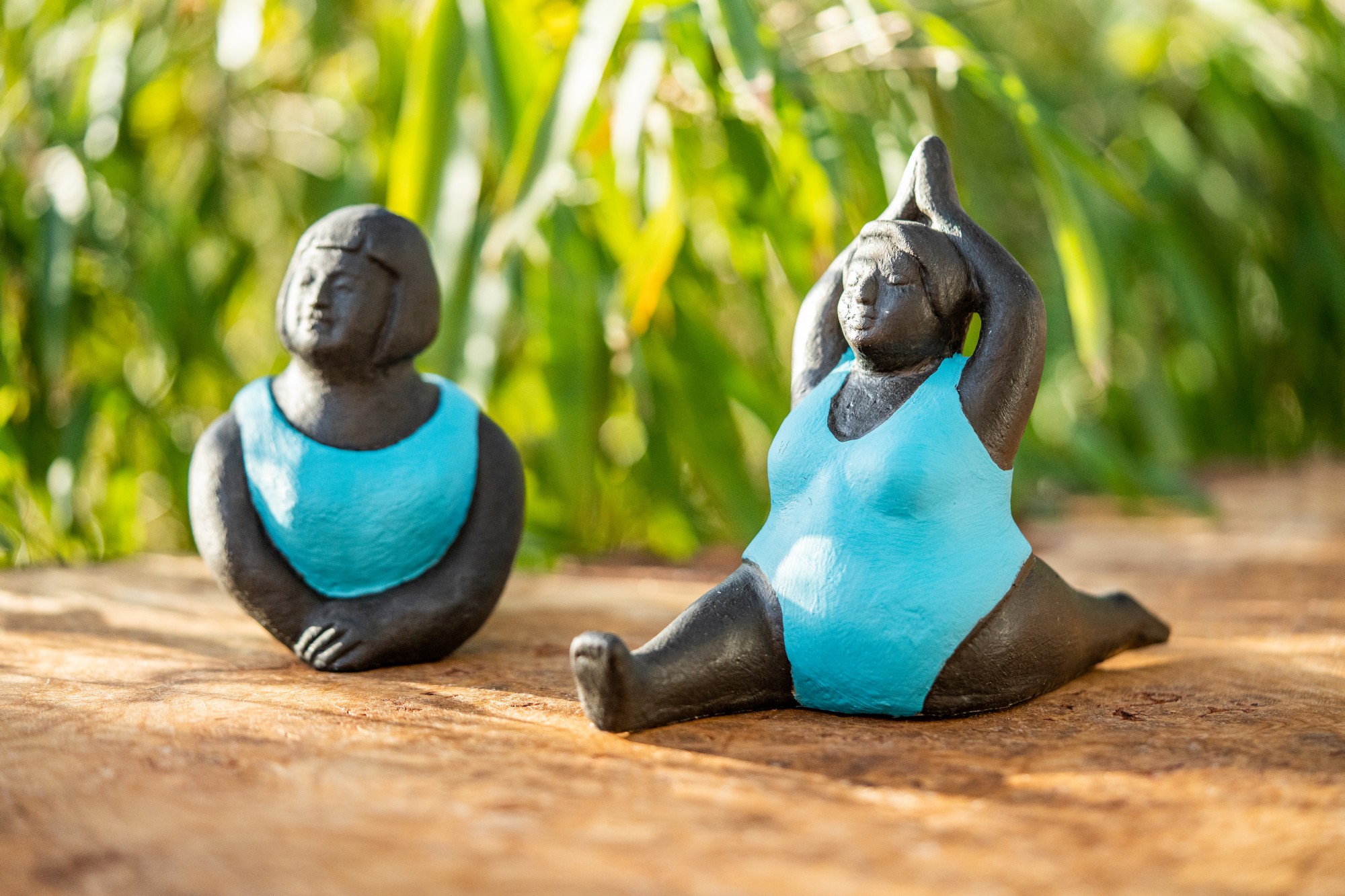 Zementfigur 'Yoga Lady', blau, schwarz, H 13 cm, B 8 cm, T 18 cm günstig bestellen