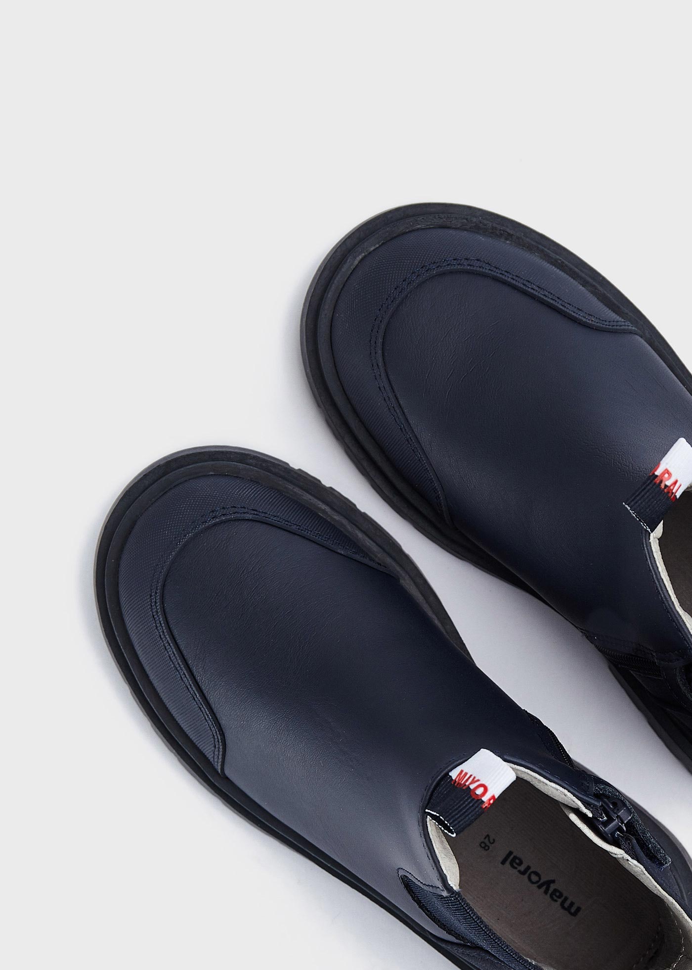 Botas Chelsea de couro sustentável para meninos