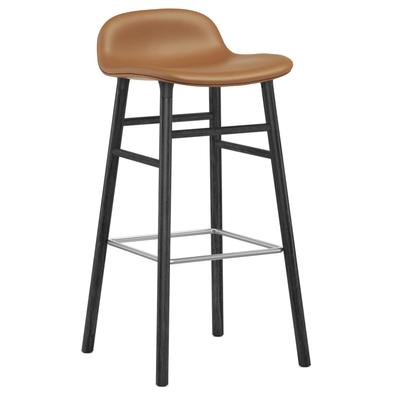 Normann Copenhagen Form barkruk 75 gestoffeerd zwart eiken Ultra Leather Brandy