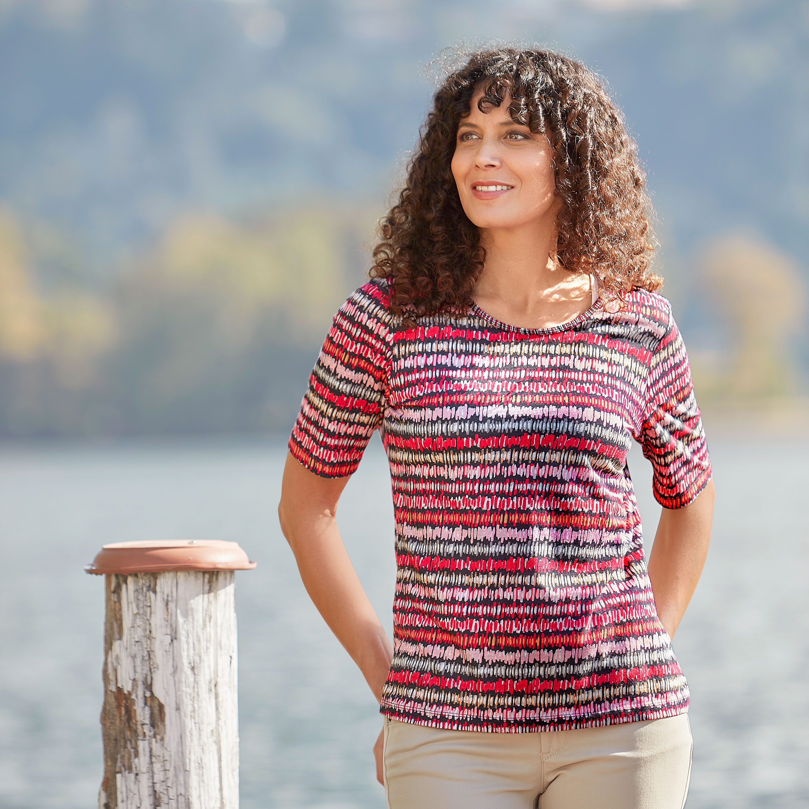 T-Shirt mit Allover-Print und Rundhalsausschnitt