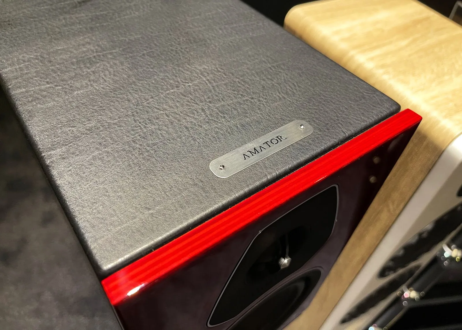 Sonus Faber Lumina II Amator Rouge brillant (la paire) Enceintes bibliothèque