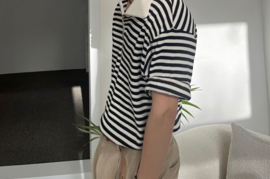 SeoulPop - Gestreept poloshirt met korte mouwen en halve rits