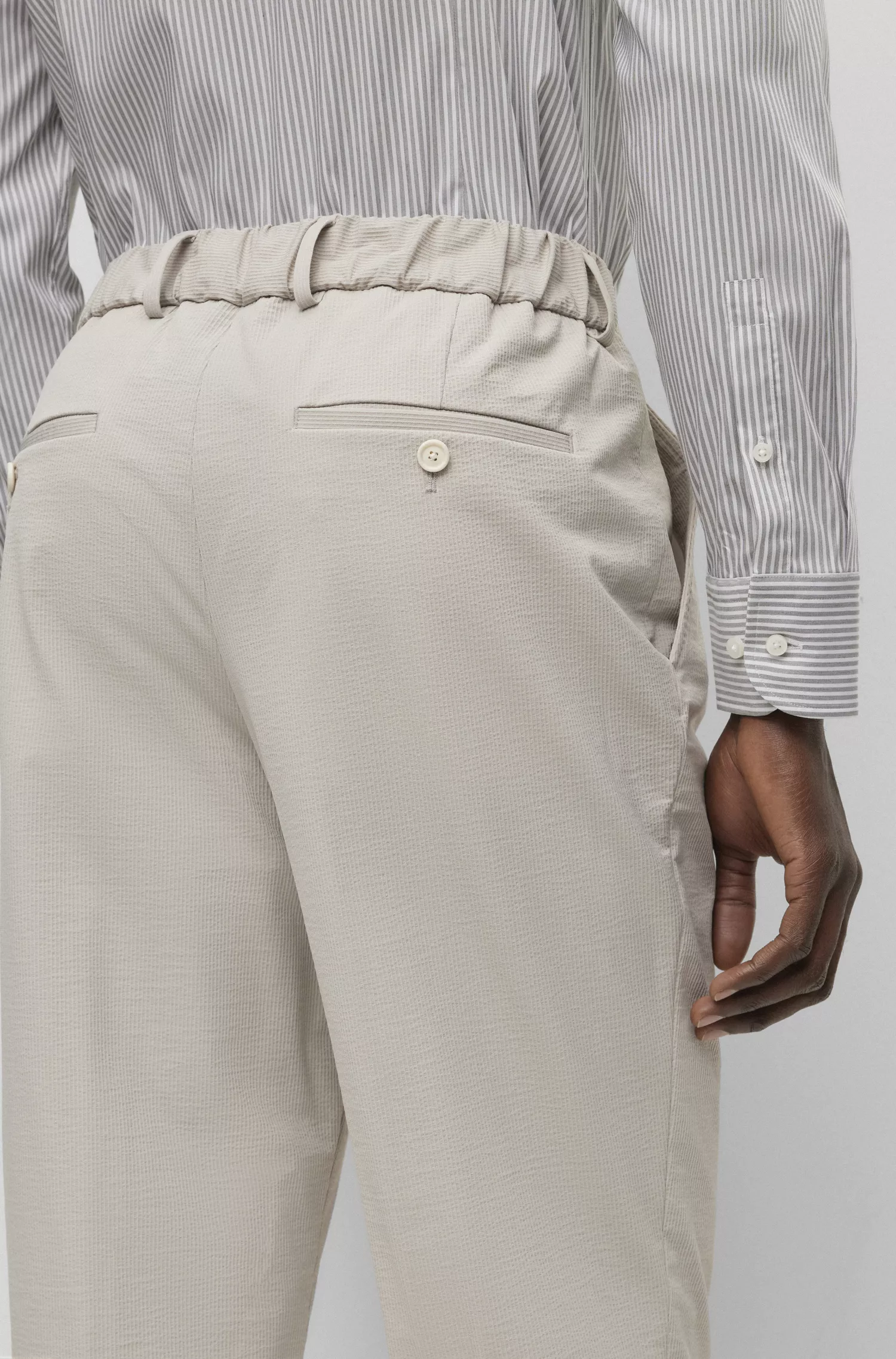 Terno slim fit preto da BOSS em tecido elástico de alta performance com microestampa.