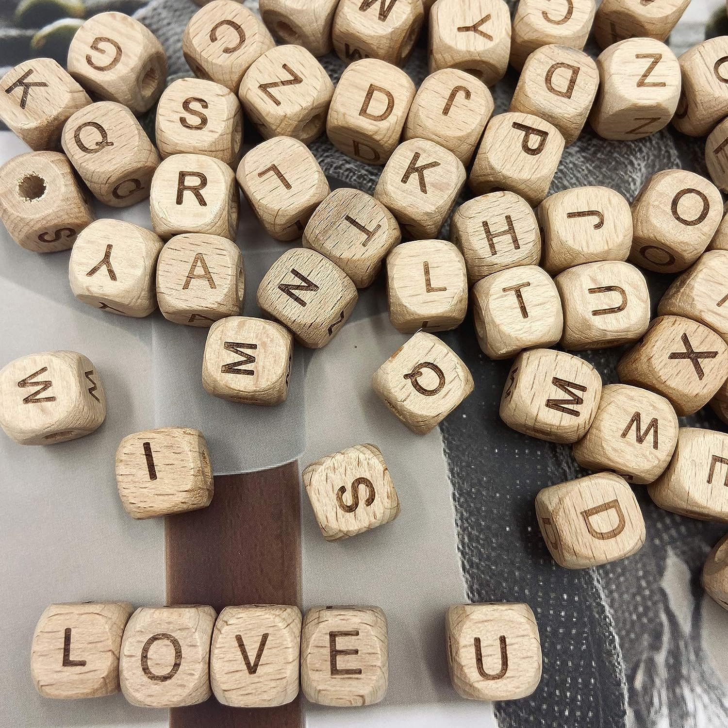 (26er Set) 12mm Holz Buchstaben Perlen DIY Bastel Schmuck Zwischenperle für Armband / Kette - Braun