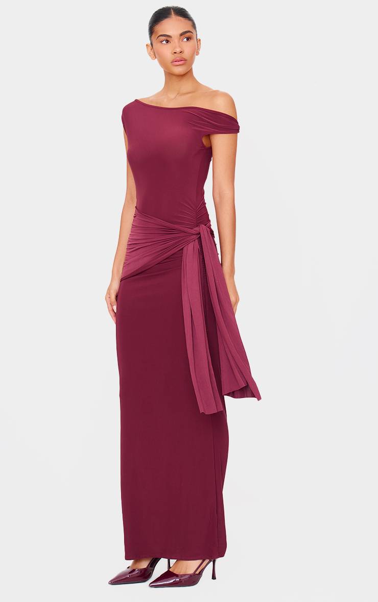 Rouge Bordeaux Robe Longue Moulante À Épaules Dénudées Avec Détail Cache-cœur