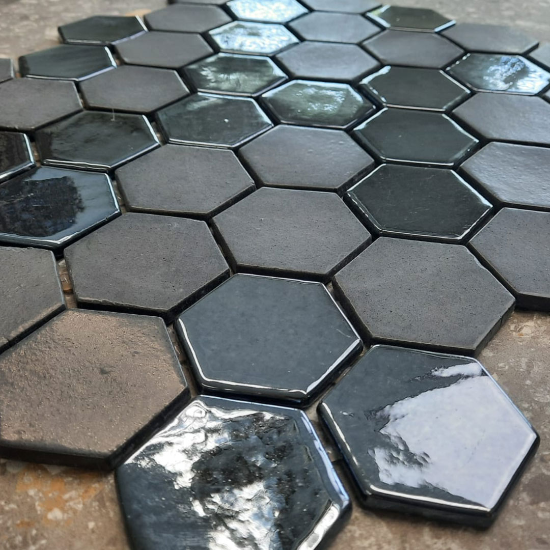 The Mosaic Factory Valencia hexagon glasmozaïek tegels 28x33 zwart