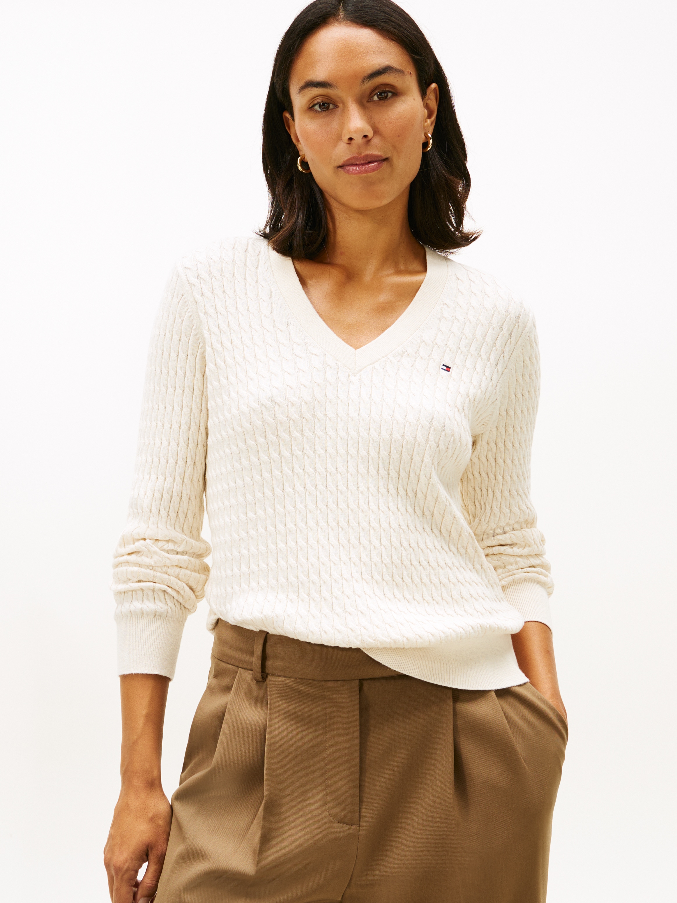 Tommy Hilfiger V-Ausschnitt-Pullover »CO CABLE V-NK LS SWT«, mit Zopfmuster, Logostickerei