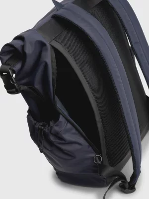Mochila reciclada com fecho de enrolar
