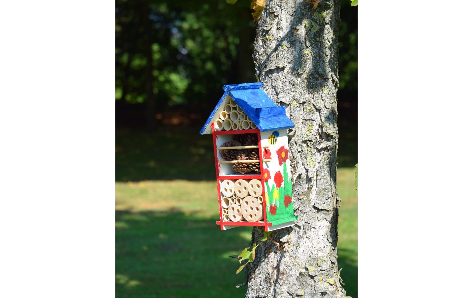 Insektenhotel Bastelset, 16 x 9.5 x 28 cmBausatz für Kinder mit Pinsel und 4 bunten Farben