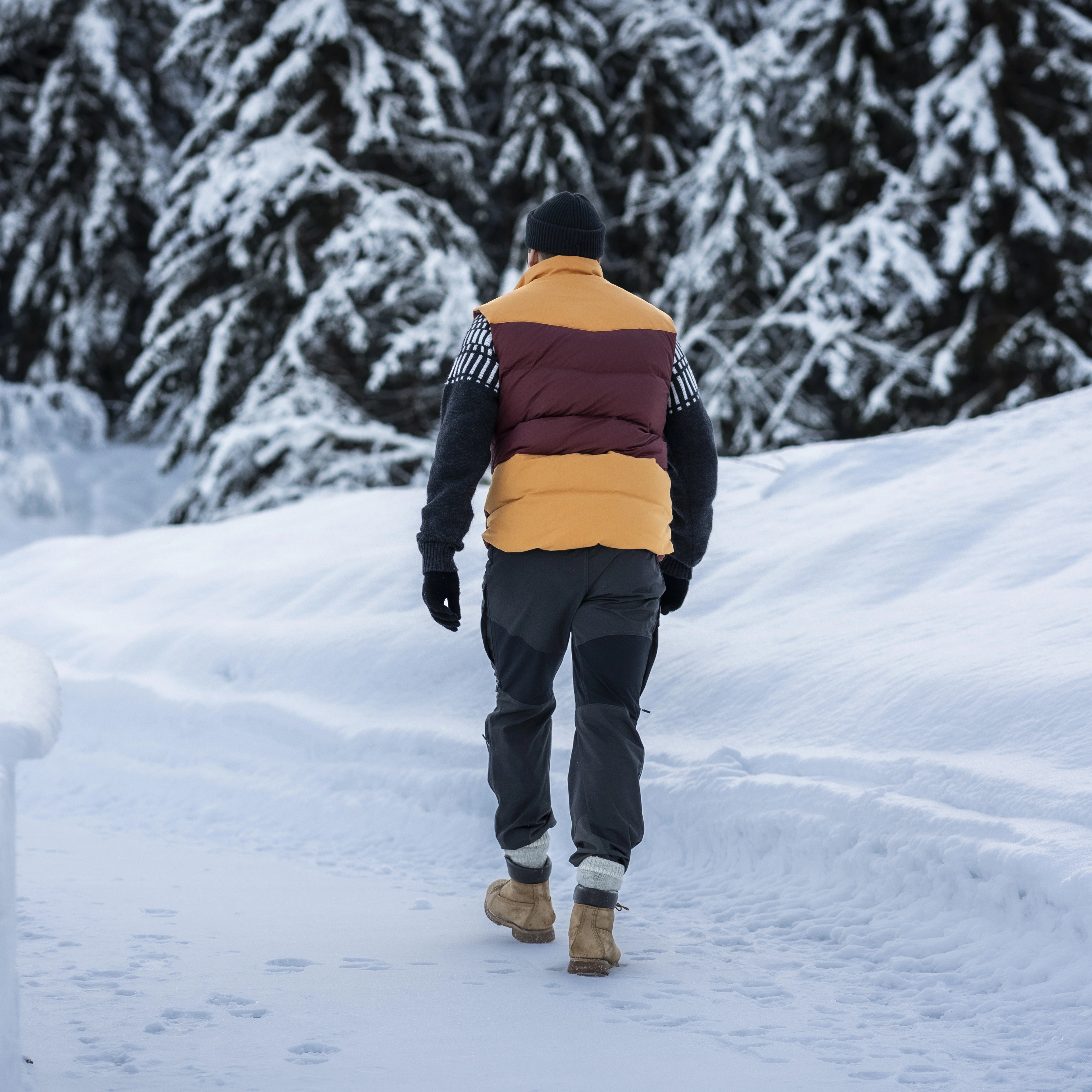 Nordmarka Outdoor Down Vest Men Amarone Red / Golden Field
