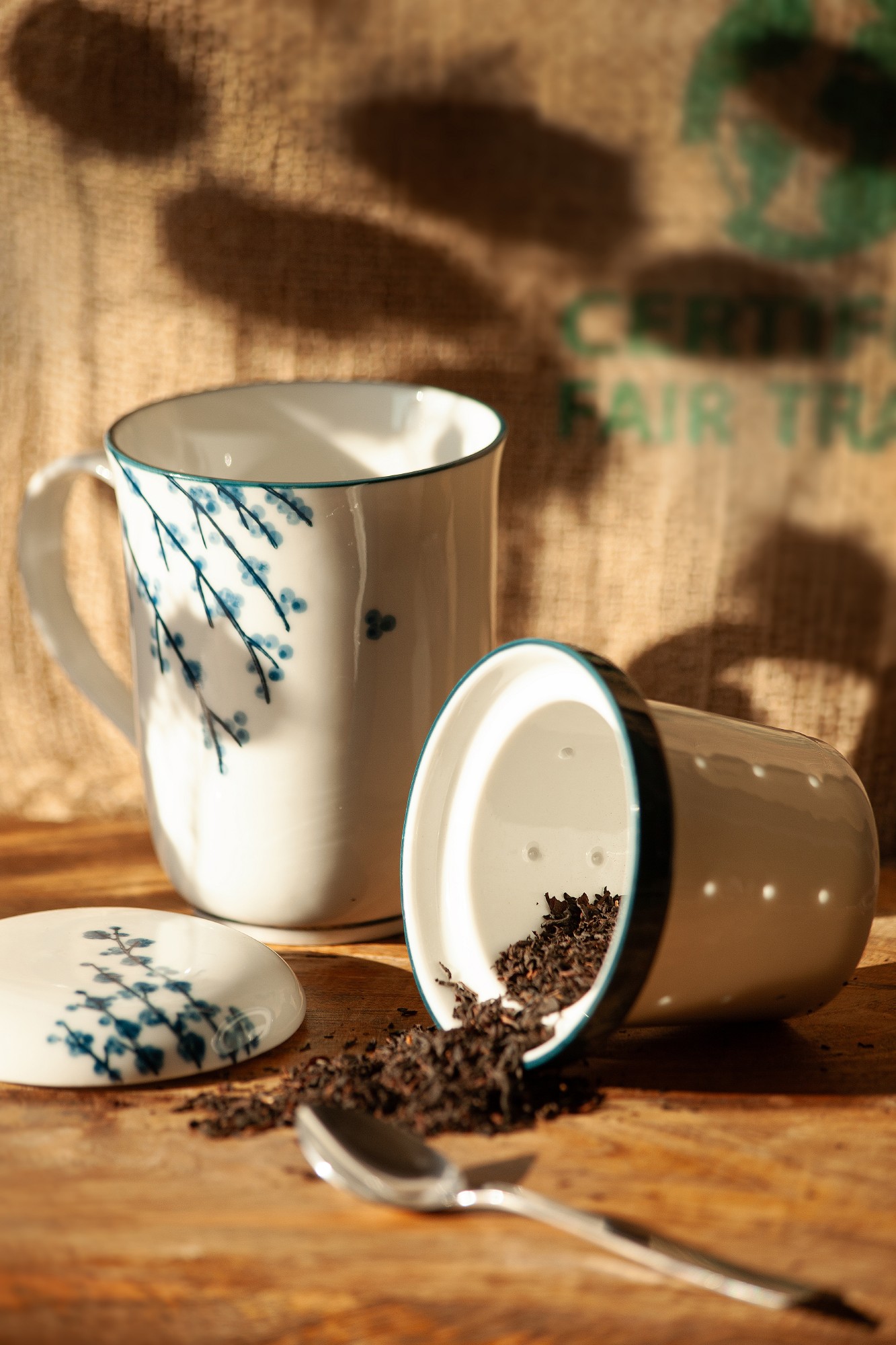 Teetasse 'Meadow' mit Teesieb, weiß/blau, H 13,5 cm, Ø 8,5 cm zu 12,80