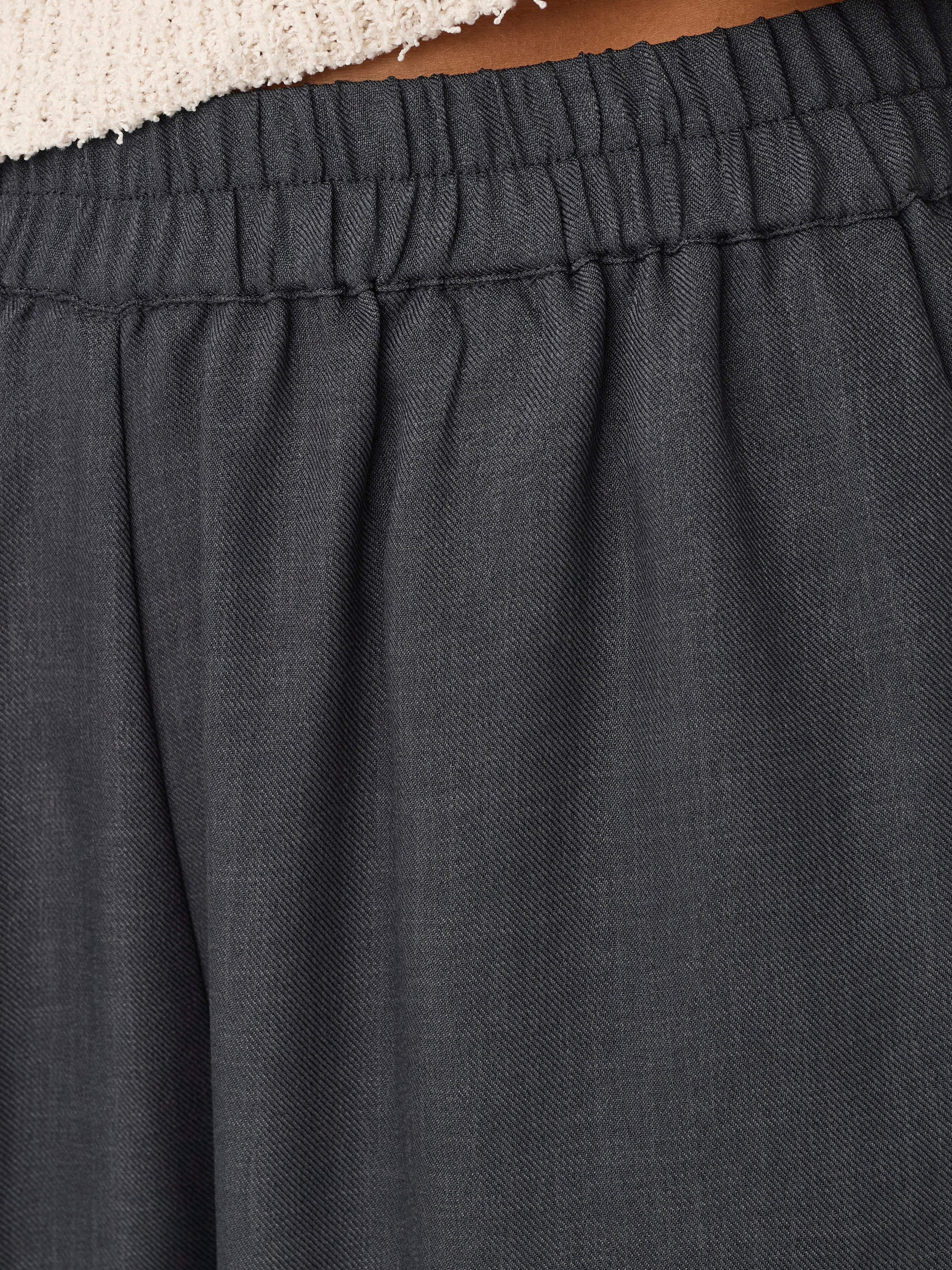 ONLLULU Normal geschnitten Hose mit weitem Beinschnitt Dark Grey Melange