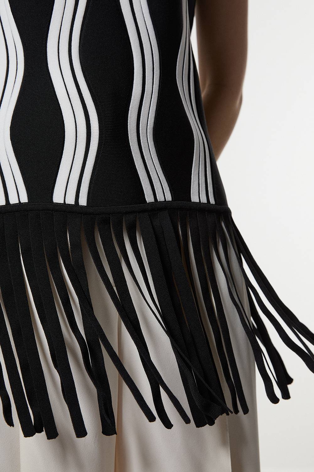 KarenMillen Haut en tricot à motif de vague contrastant avec franges