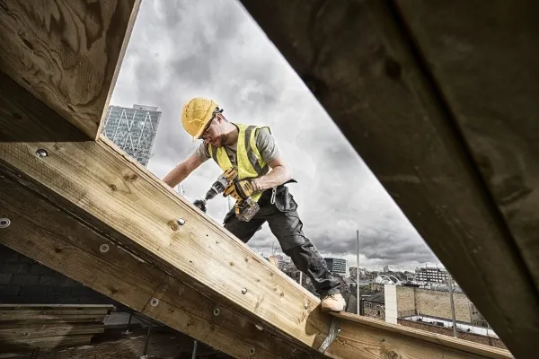 DeWALT DCD996P2-QW - Hammerbor/skruemaskine - ledningfri - 820 W - 3-hastigheders - nøgleløs borepatron 13 mm - 95 N·m - 2 batterier - 18 V
