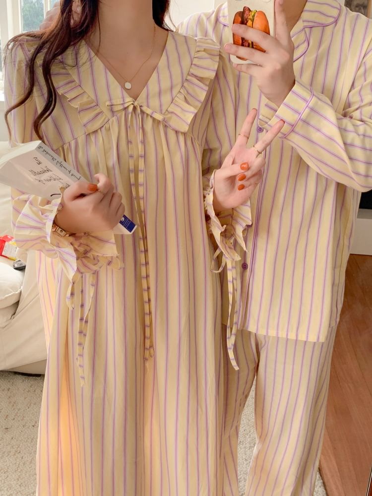 Tanee - Midi-pyjamajurk met pofmouwen, strepen en rucheskraag / overhemd met knopen / broek / set