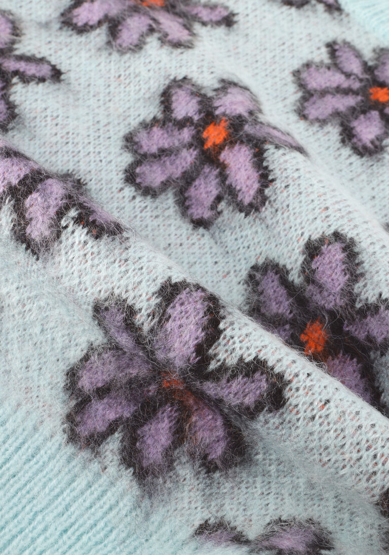 DAILY BRAT blauwe daily brat trui fluffy flower knitted sweater