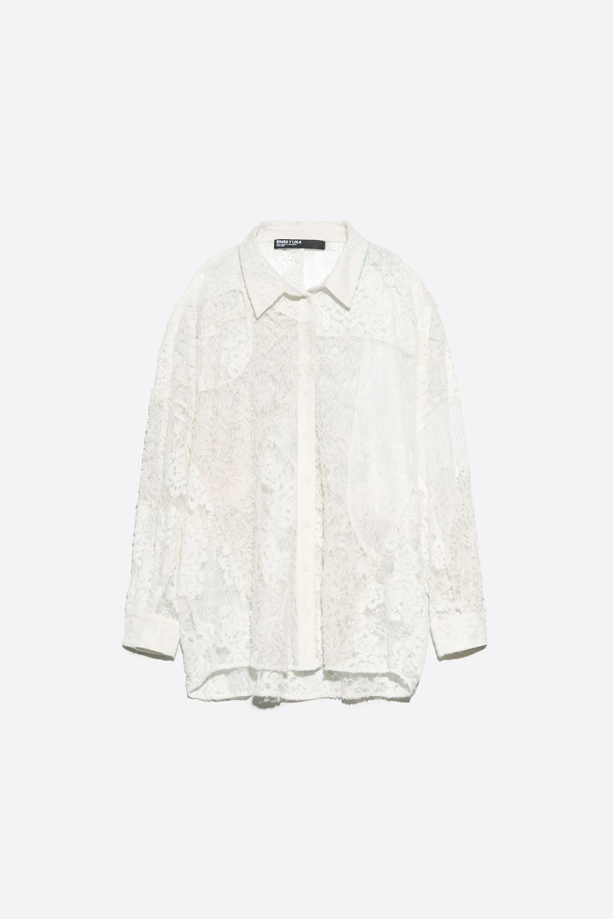 Camisa oversized marfim com patchwork de renda
