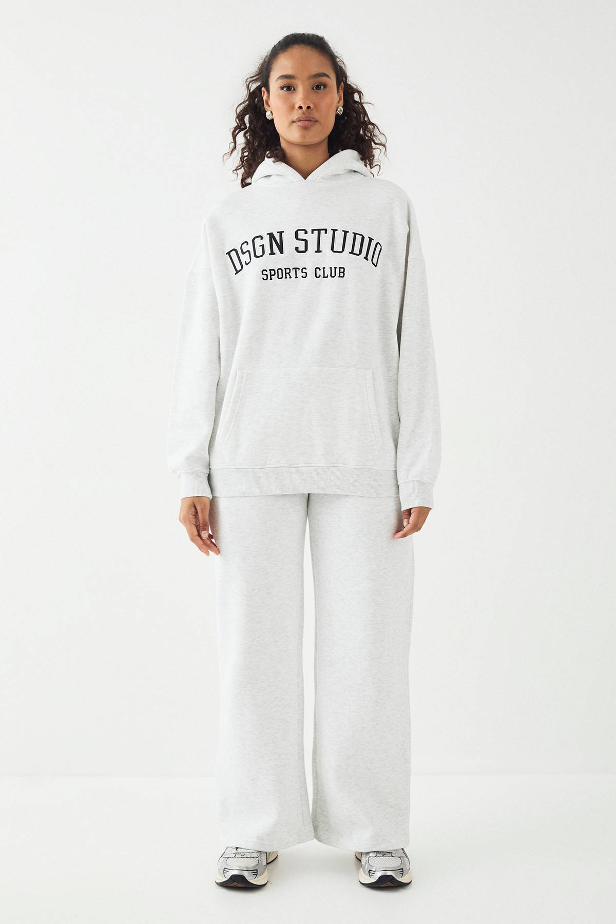 Sweat à Casynthétiqueche Oversized Appliqué DSGN Studio
