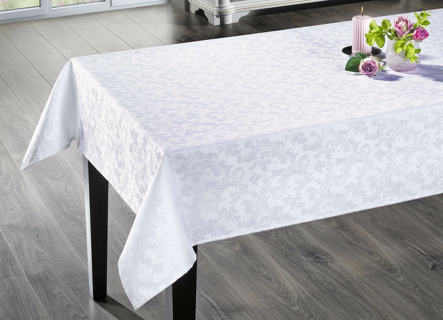 Bügelfreie Tischdecke mit Fleckschutz-Ausrüstung