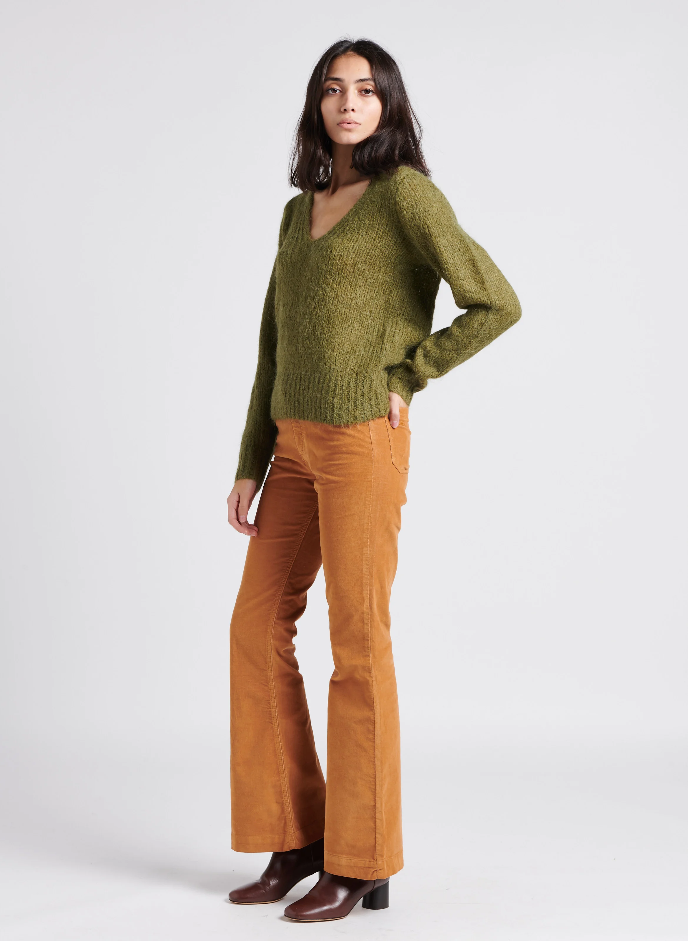 BANU - Pull droit encolure V en laine mélangée | Kaki