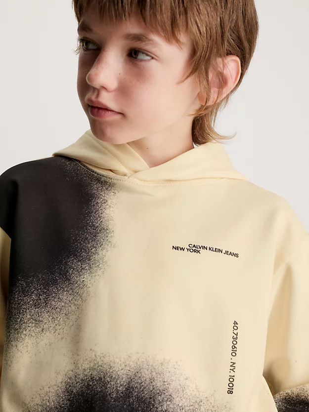 Moletom infantil com estampa spray e modelagem folgada