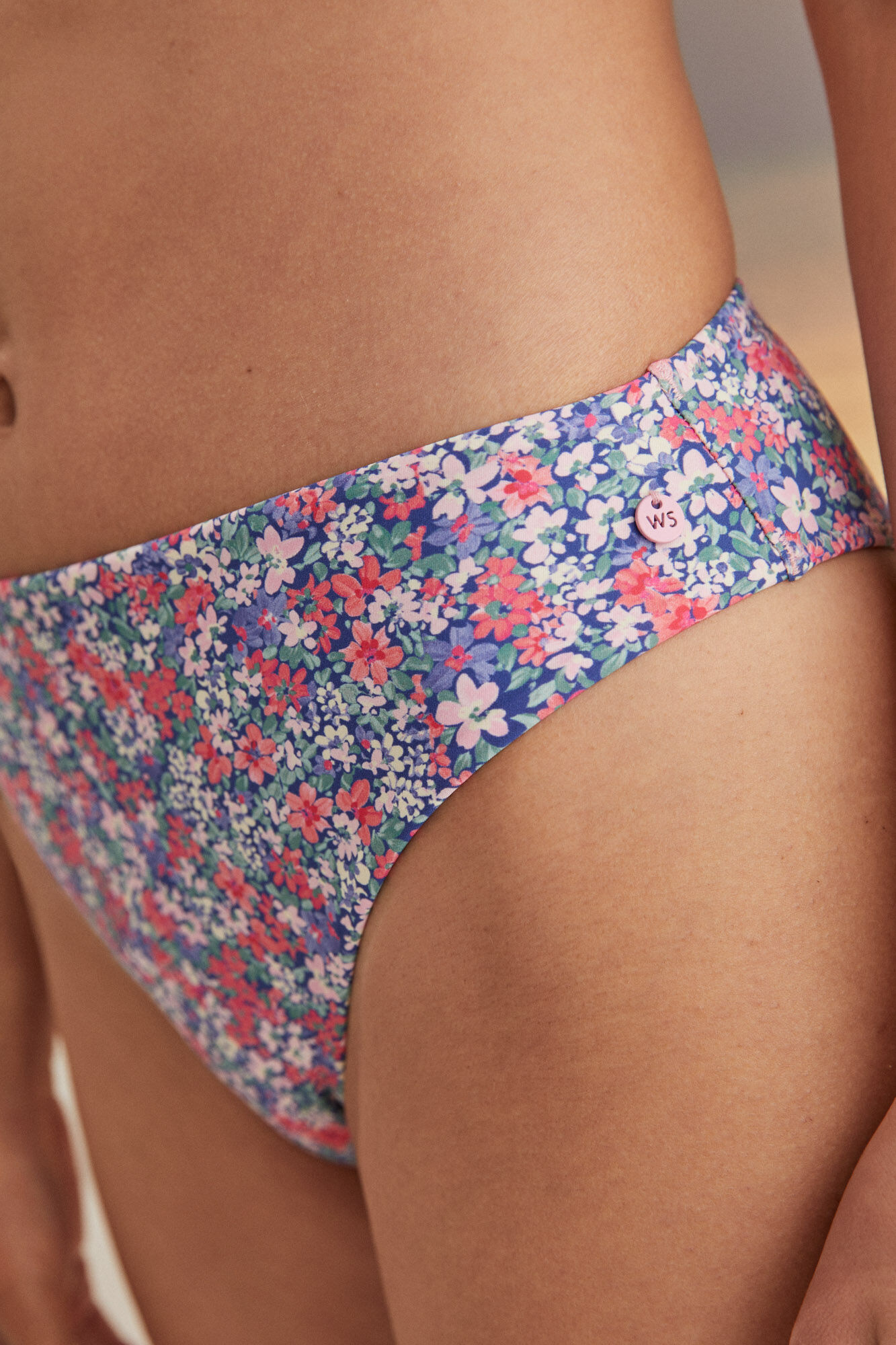 Calcinha de biquíni de cintura alta com flores rosa - rosa