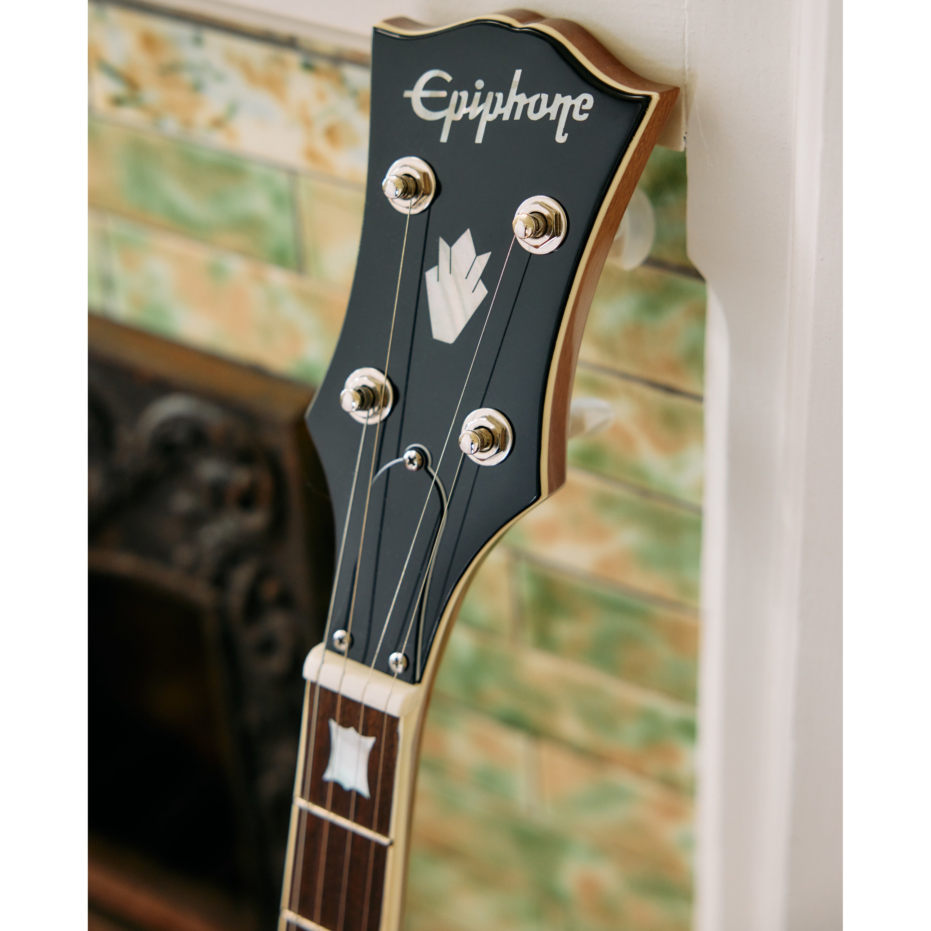 Epiphone Mastertone Bowtie Open Back Banjo Natural 5-snarige banjo met premium gigbag