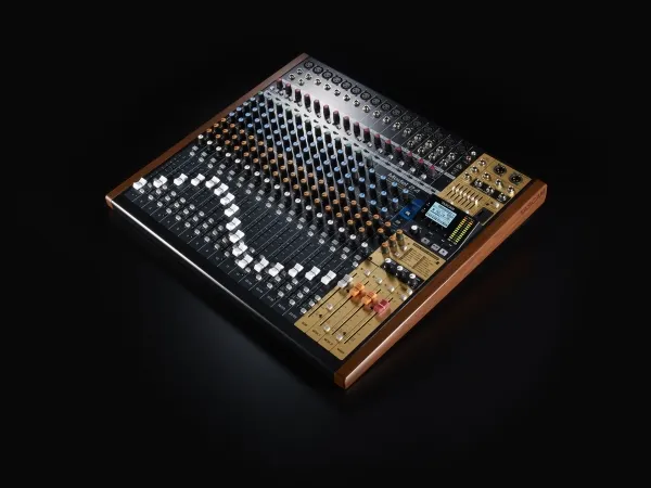 Tascam Model 24, 24 kanaler, Bluetooth, 52 W, Sort, Guld, Træ