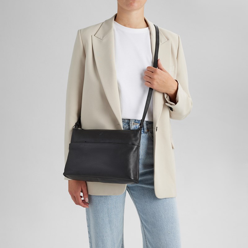 Markberg<br>Crossbody Bea