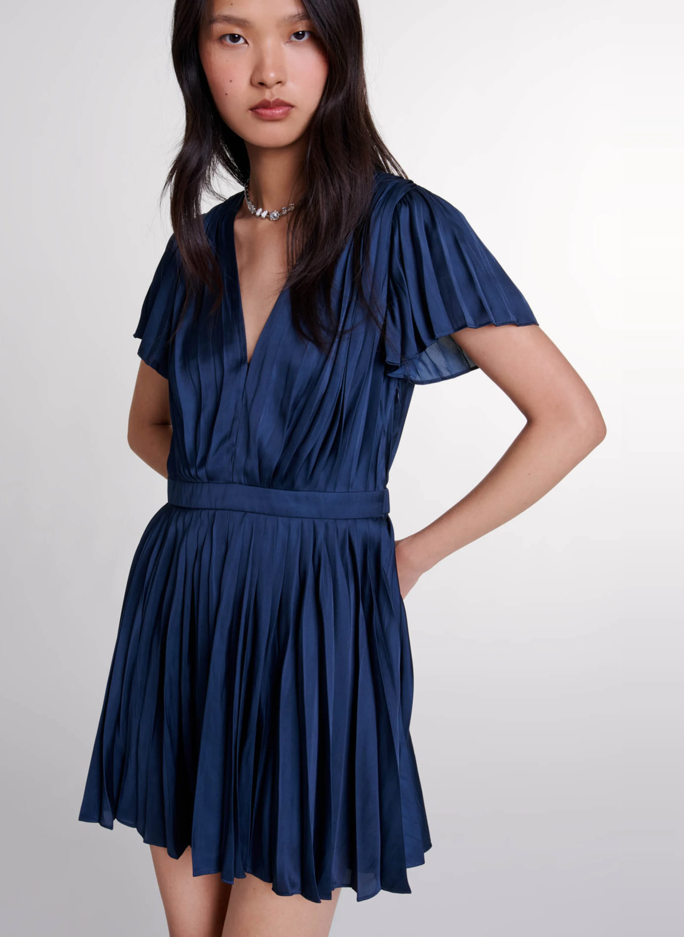 Robe courte plissée à col V | Bleu