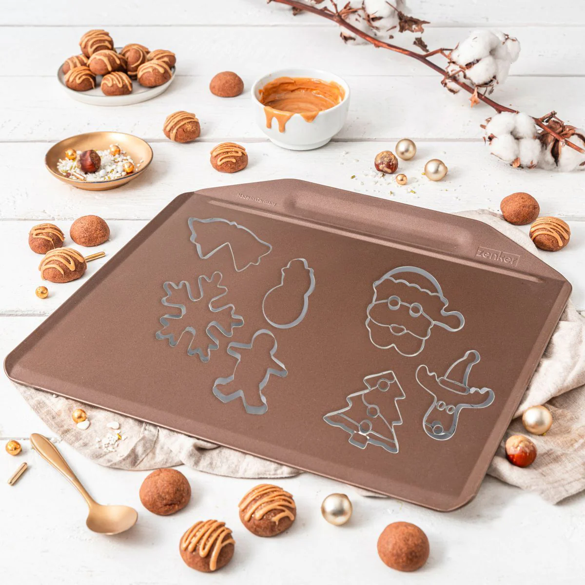 Plaque de cuisson au four sans rebords et 7 emporte-pièces de Noël Zen